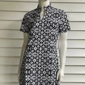 Lulu-B Ladies Black & White  Fleur Print Notch Neck Short Sleeve Dress